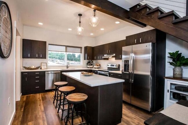 Building Photo - Whitefish Townhome w/ Clubhouse amenities