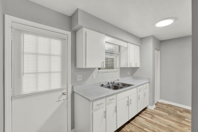 Building Photo - ***Cute 2 Bedroom Apartment in Orange City***
