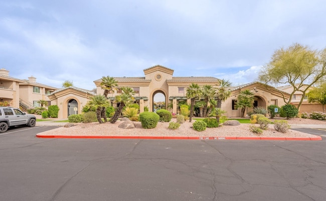 Building Photo - Two Bedrooms/One Bath - Great Location!