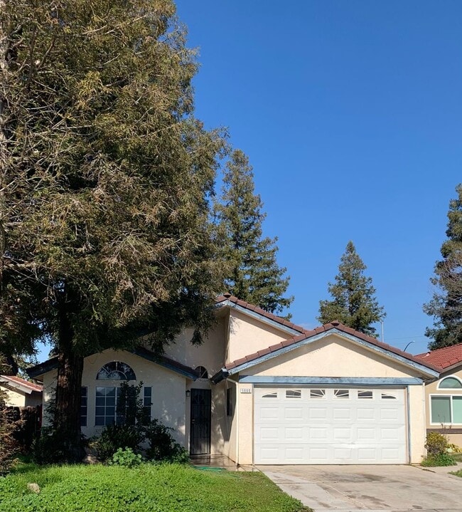 Building Photo - Spacious 3-Bedroom Home with Backyard in Fresno!