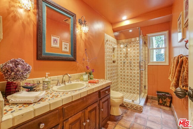 Building Photo - 707 N Bedford Dr