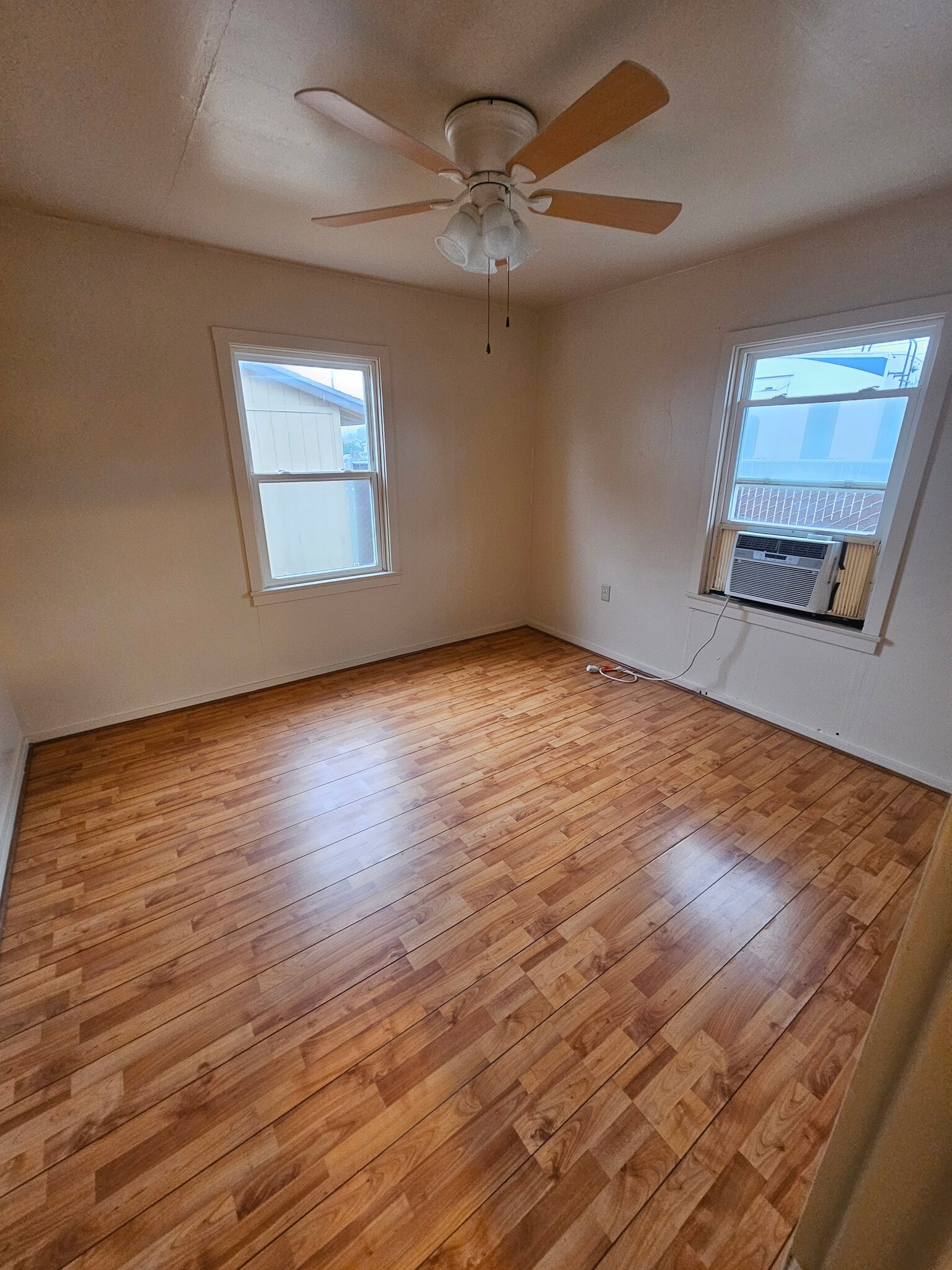 Building Photo - 513 5th St