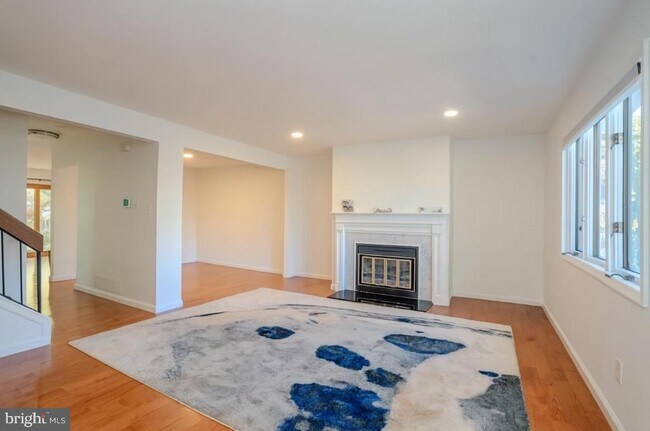 Building Photo - 5 Balamor Ln