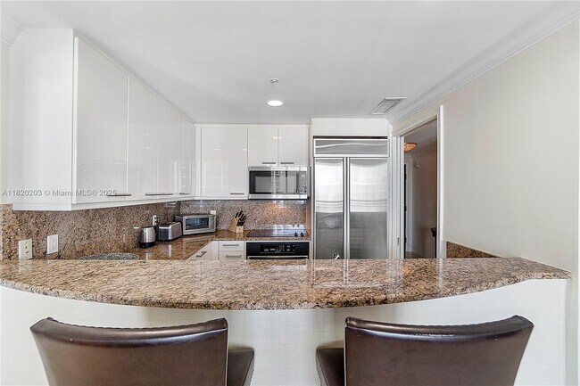 Building Photo - 3350 SW 27th Ave