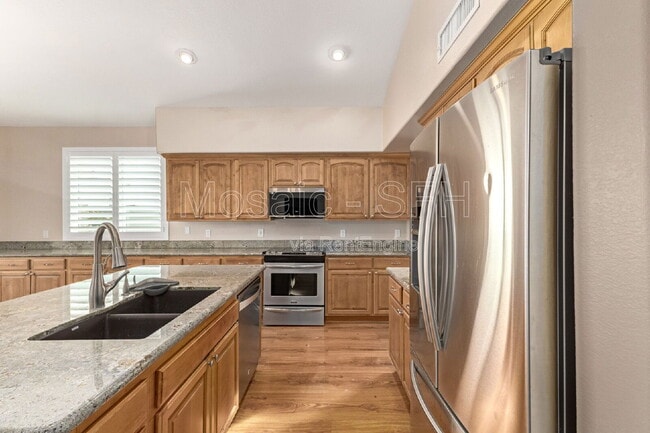 Building Photo - 2738 E Silverwood Dr