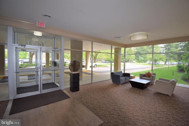 Building Photo - 6621 Wakefield Dr