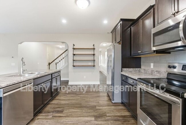 Building Photo - 588 Angel Oak Dr