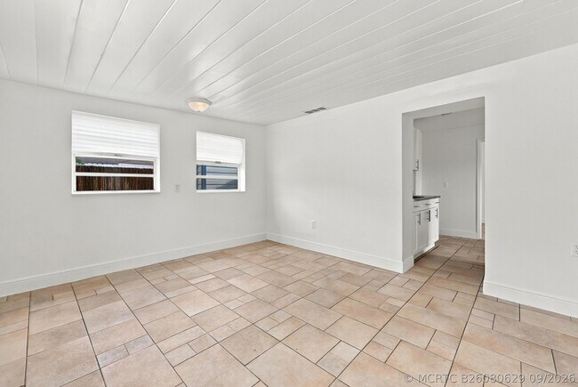 Building Photo - 120 Pleasant Pl