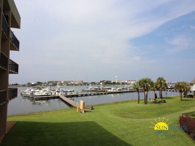 Building Photo - Fully Furnished Condo Unit in Fort Walton Beach!