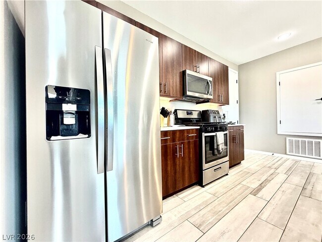 Building Photo - 11290 Hidden Peak Ave