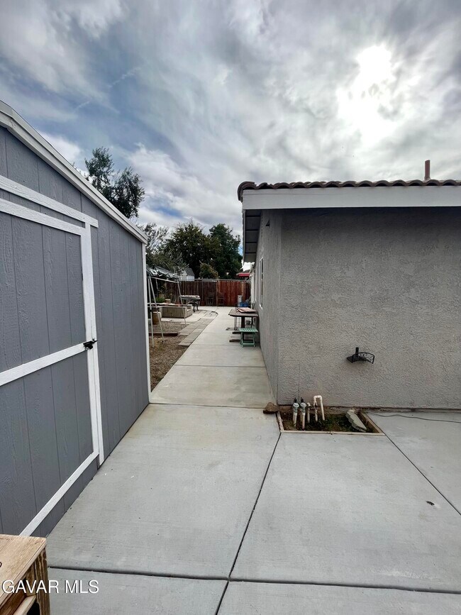 Building Photo - 43770 Santa Rosa Cir