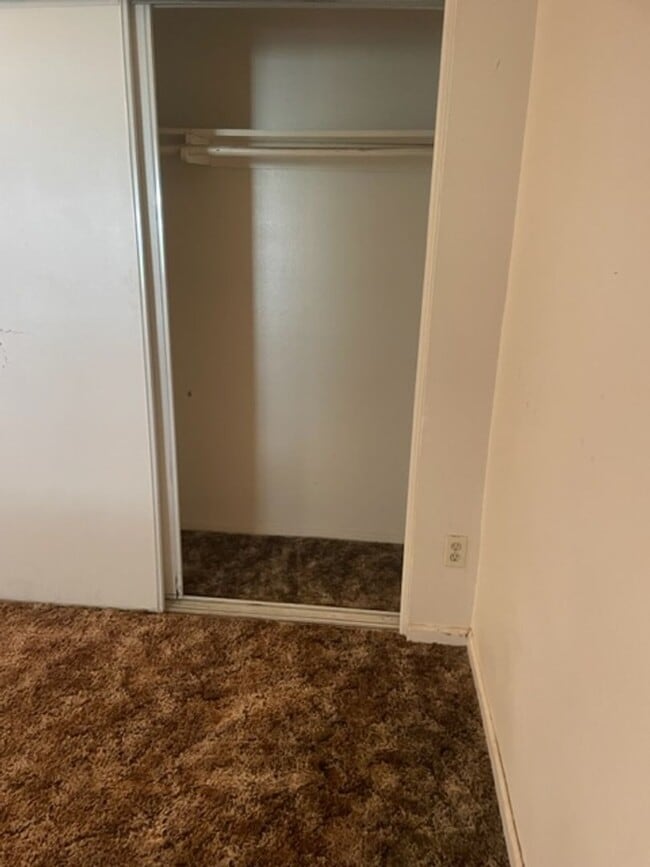 Building Photo - 2 BEDROOM 2 BATH (55+COMMUNITY)