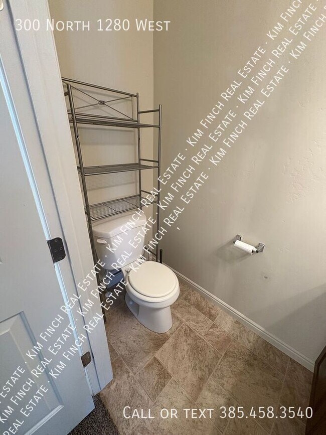 Building Photo - 300 1280 W