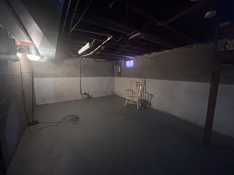 Building Photo - 4655 E 175th St