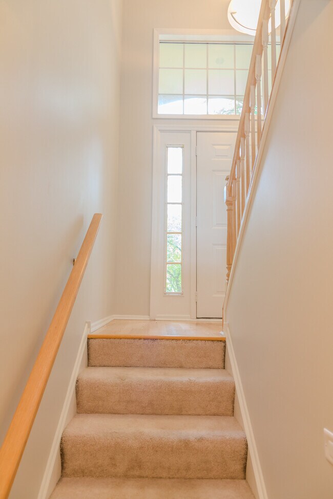 Building Photo - 330 Ashford Cir