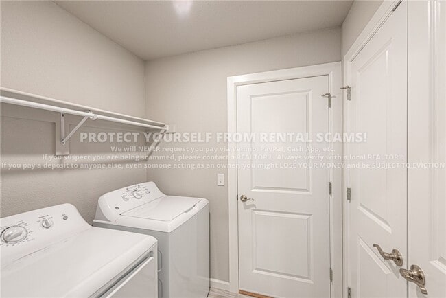 Building Photo - 4463 W Newton Ave