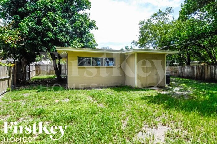 Building Photo - 8026 N Ola Ave