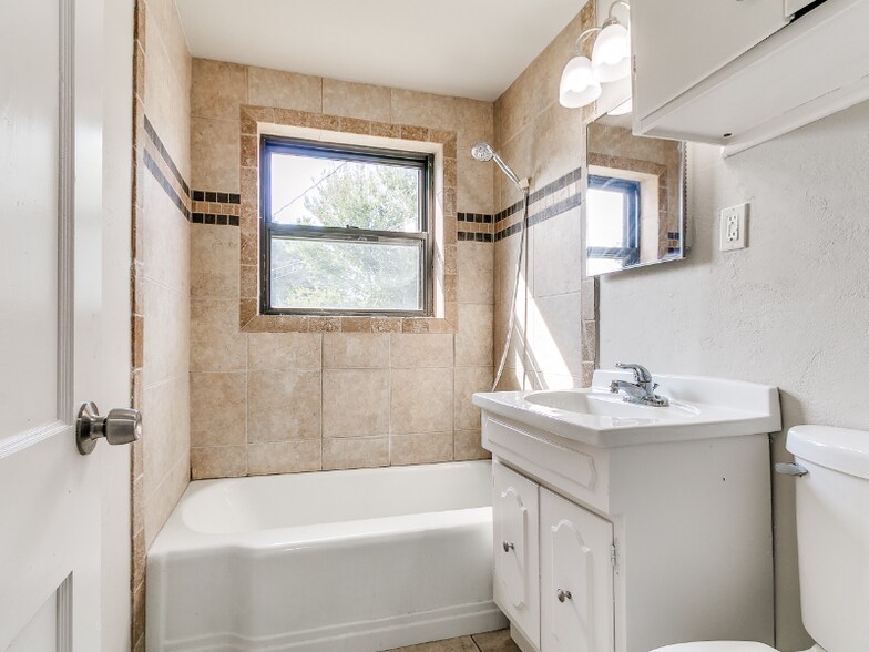 Building Photo - 3612 Firethorn Dr