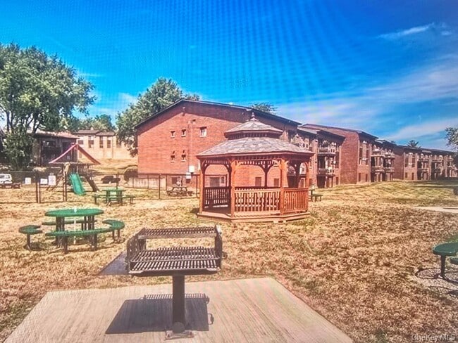 Building Photo - 3 Charles Ln