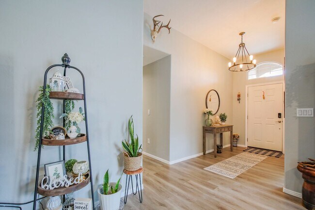 Building Photo - Well Maintained 4 Bedroom 2 Bath Home with...
