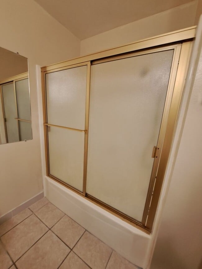 Building Photo - Beautiful Condo!