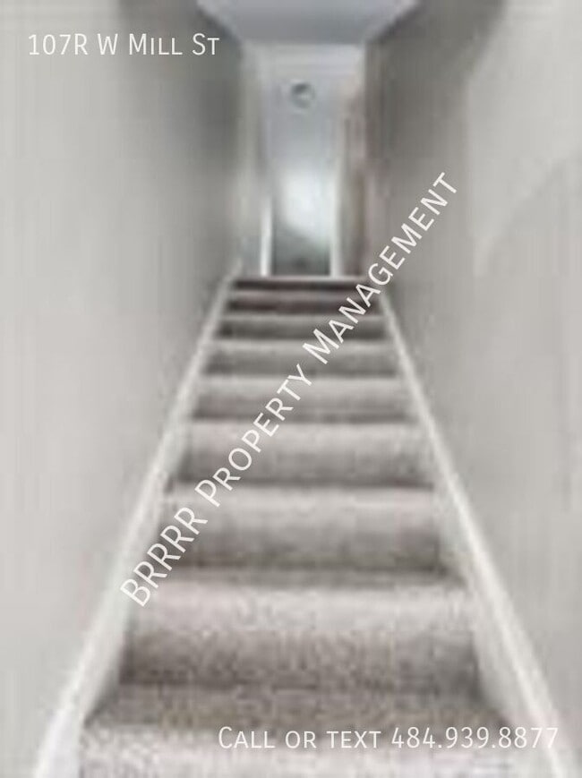 Primary Photo - 107 W Mill St