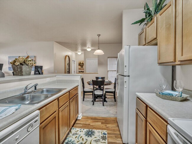 Building Photo - Castle Schools*********Large 2 Bedroom 2 Bath**********Newburgh Indiana Living