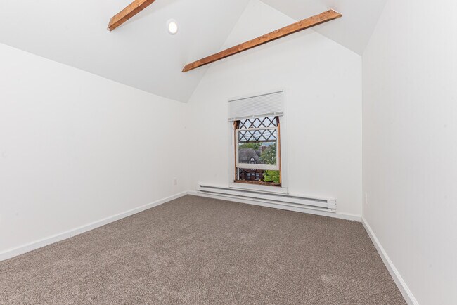 Building Photo - 808 E Ann St