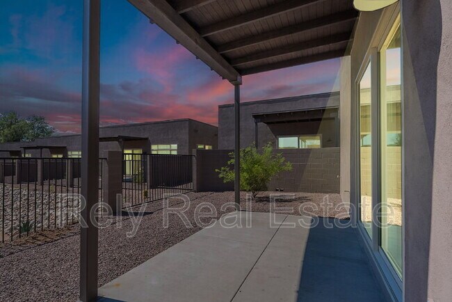 Building Photo - 6050 E Hidden Valley Dr