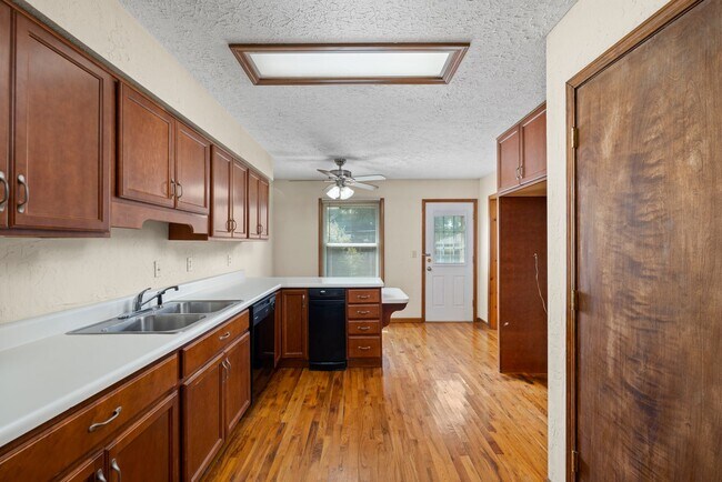 Building Photo - S1005-MF2