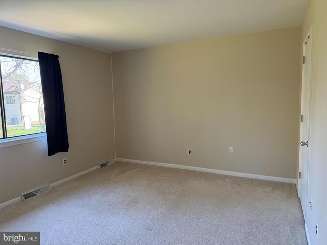 Building Photo - 5404 Doral Dr