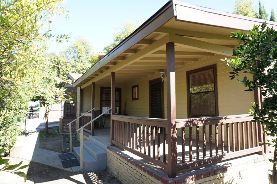 Building Photo - 3948 Pennsylvania Ave