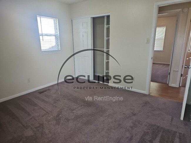 Building Photo - 717 Lee Dr