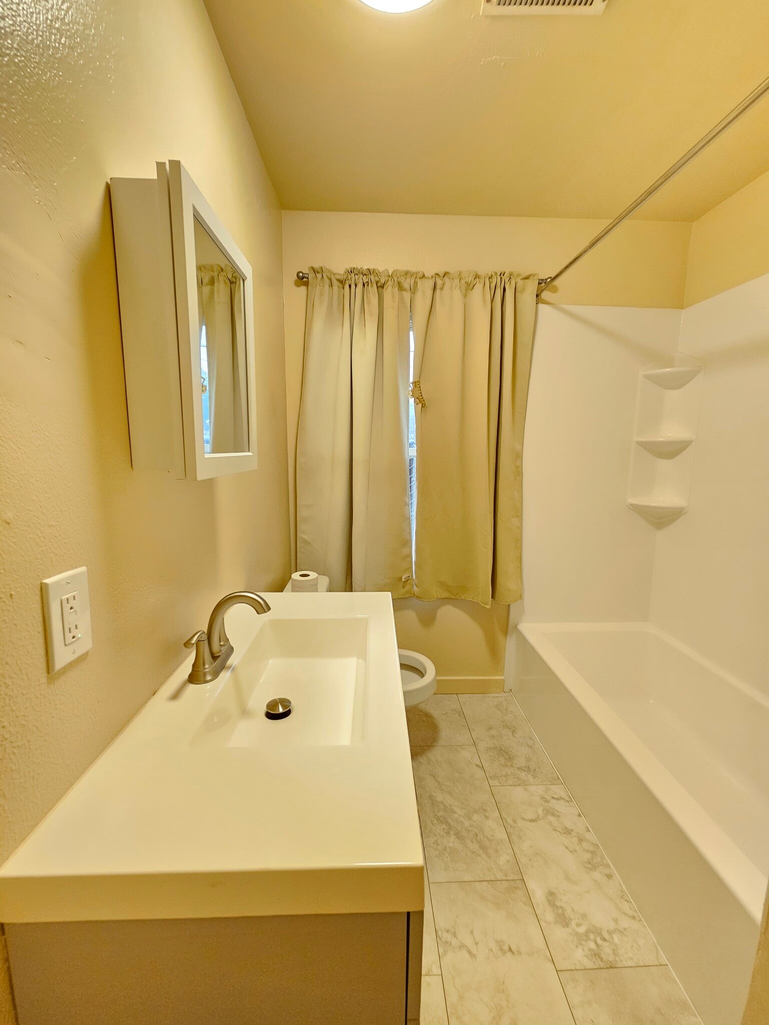 Building Photo - 513 5th St