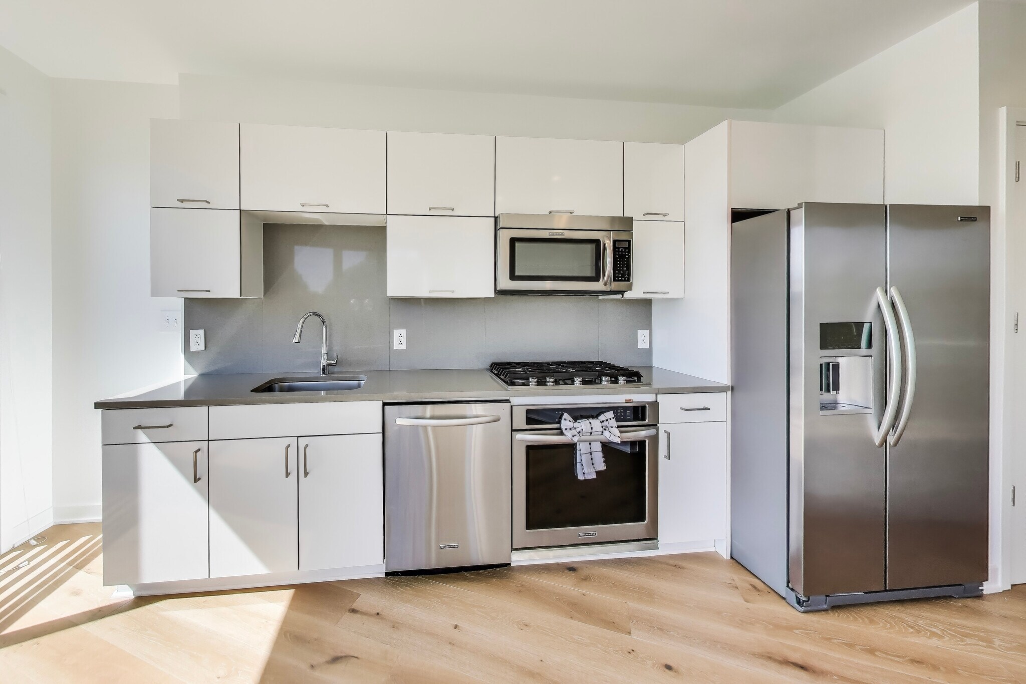 Gas Cooking with Brand New Flooring ThroughoutBe - 1350 Maryland Ave NE