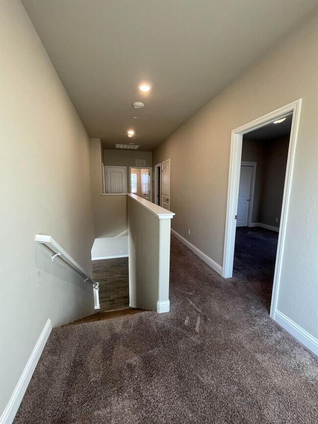 Building Photo - Modern Living Meets Clovis Charm!