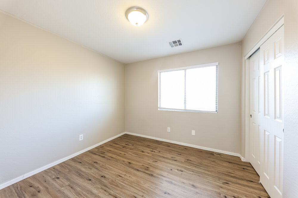 Building Photo - 1304 S 159th Ave
