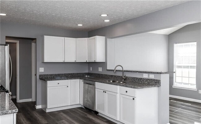 Building Photo - 3601 Empire Dr