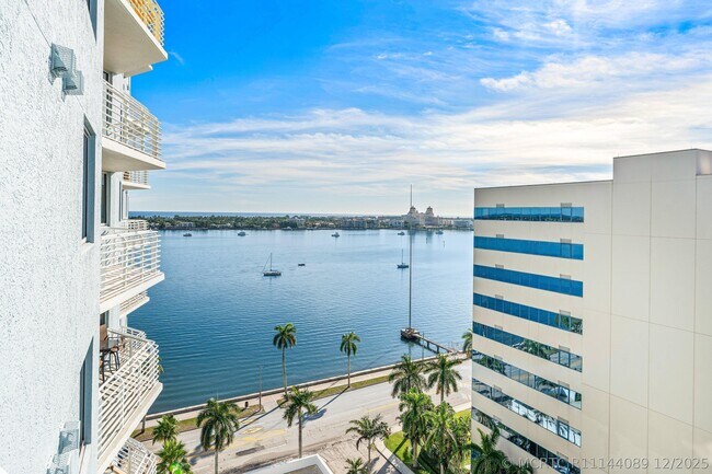 Building Photo - 1551 N Flagler Dr