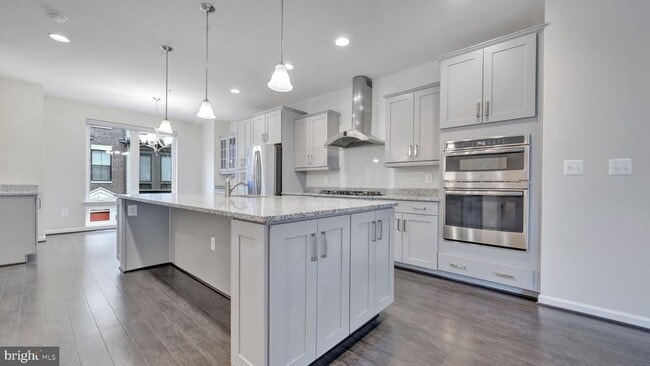 Building Photo - 513 Riversail Ln