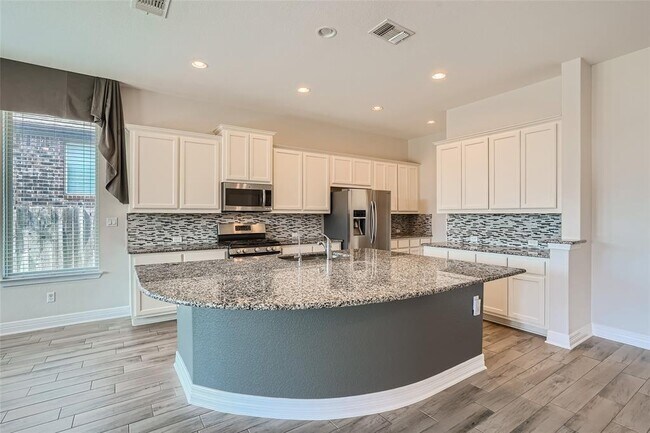 Building Photo - 213 Blue Waterleaf Ln