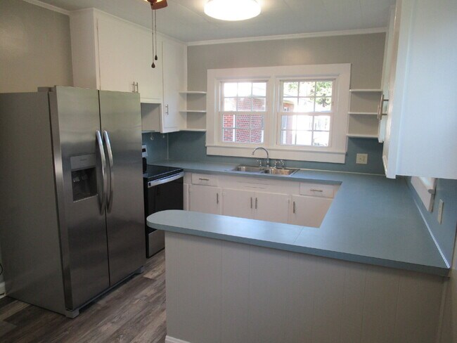 Building Photo - Check out this beautifully renovated white...