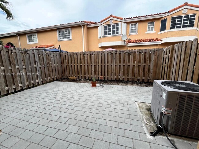 Building Photo - 14305 SW 57th Ln