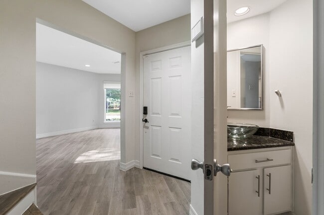 Building Photo - 1928 Augusta Dr