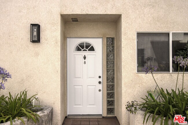 Building Photo - 4003 Sunset Dr
