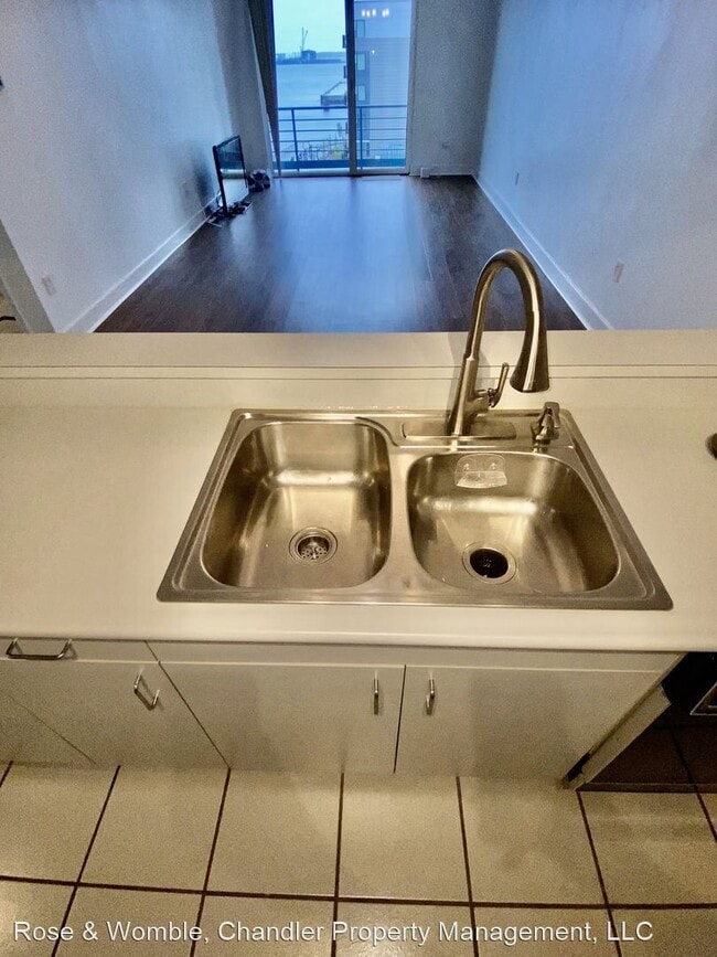 Building Photo - 1 br, 1 bath House - 40 Rader St #411