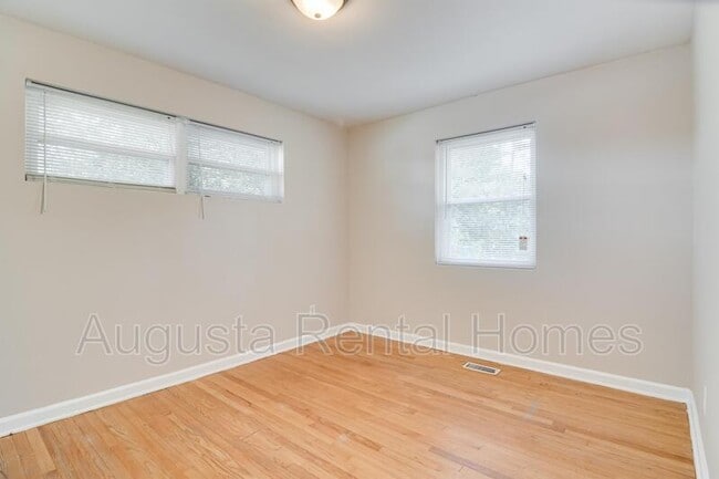 Building Photo - 2004 Shark Dr