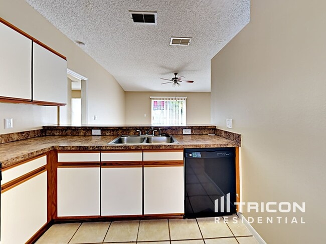 Building Photo - 1166 Tyler Lake Cir