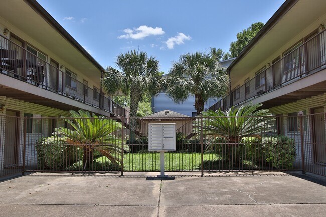 Building Photo - 1307 Welch St