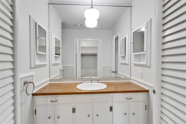 Building Photo - 10903 Mellow Ln